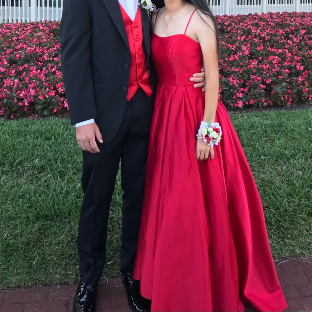 Red Camile La Vie Prom Dress